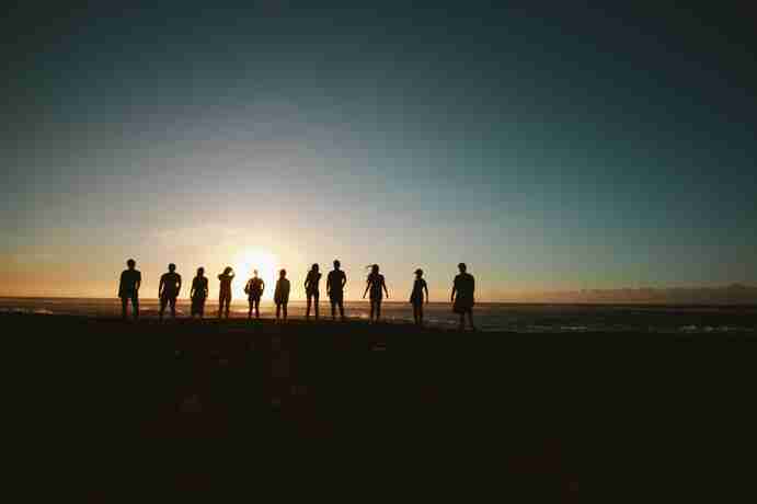 格子衬衫搭配什么裤子好看(男生衬衫搭配什么裤子)